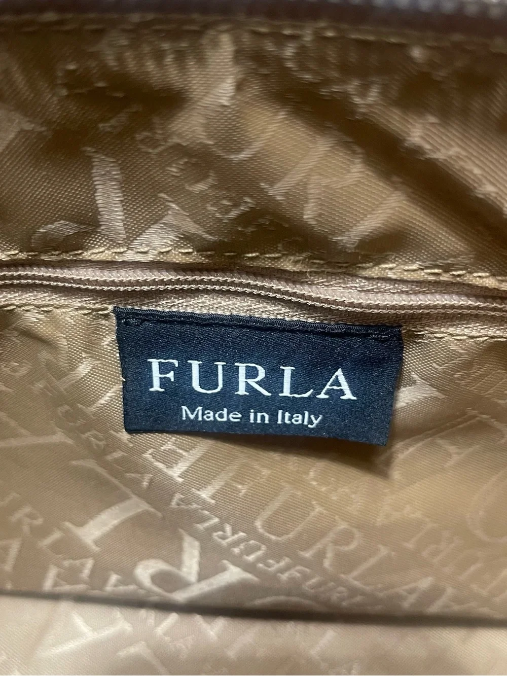 Furla Elegant & Sleek Leather Baguette Shoulder Bag